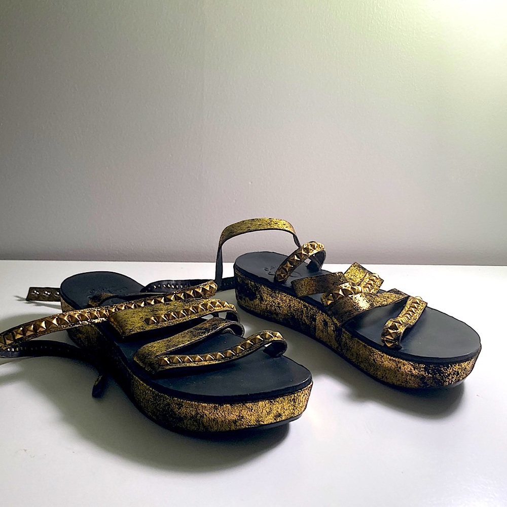 COPY -Colleen Cordero Black and Gold Sandals Size 8
